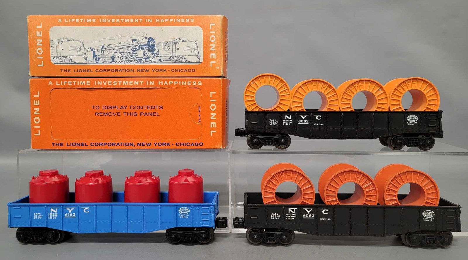 Three Lionel postwar O gondolas with loads in two OBs (1 of 6)