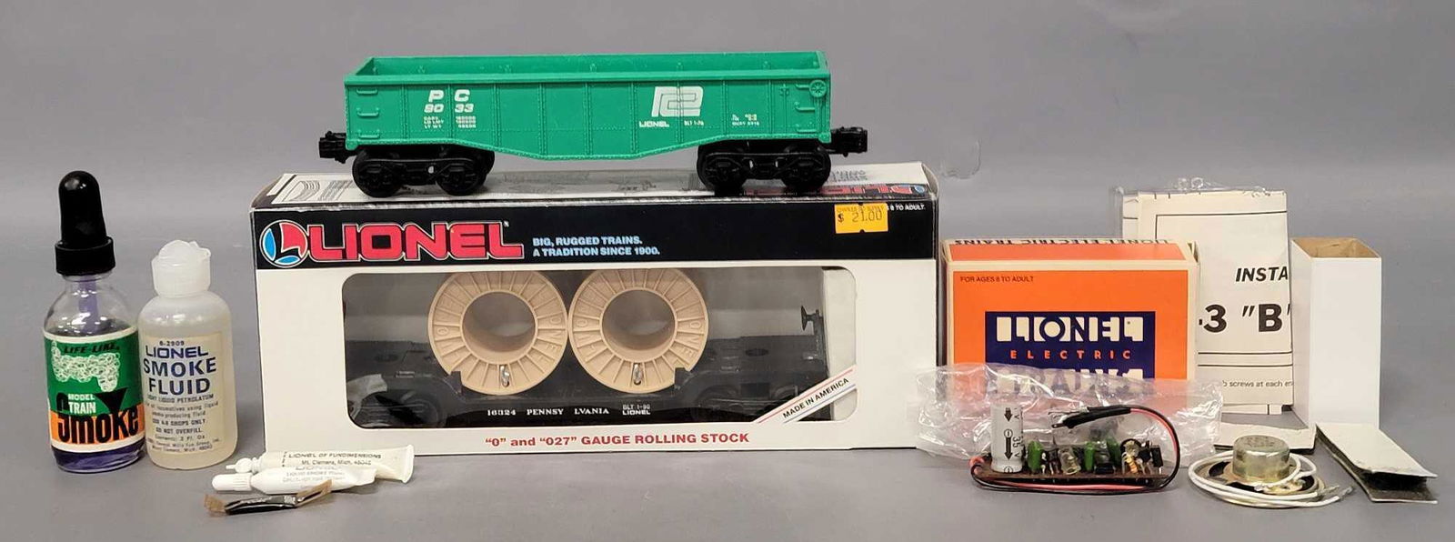 Group of Lionel modern era O odds and ends (1 of 8)