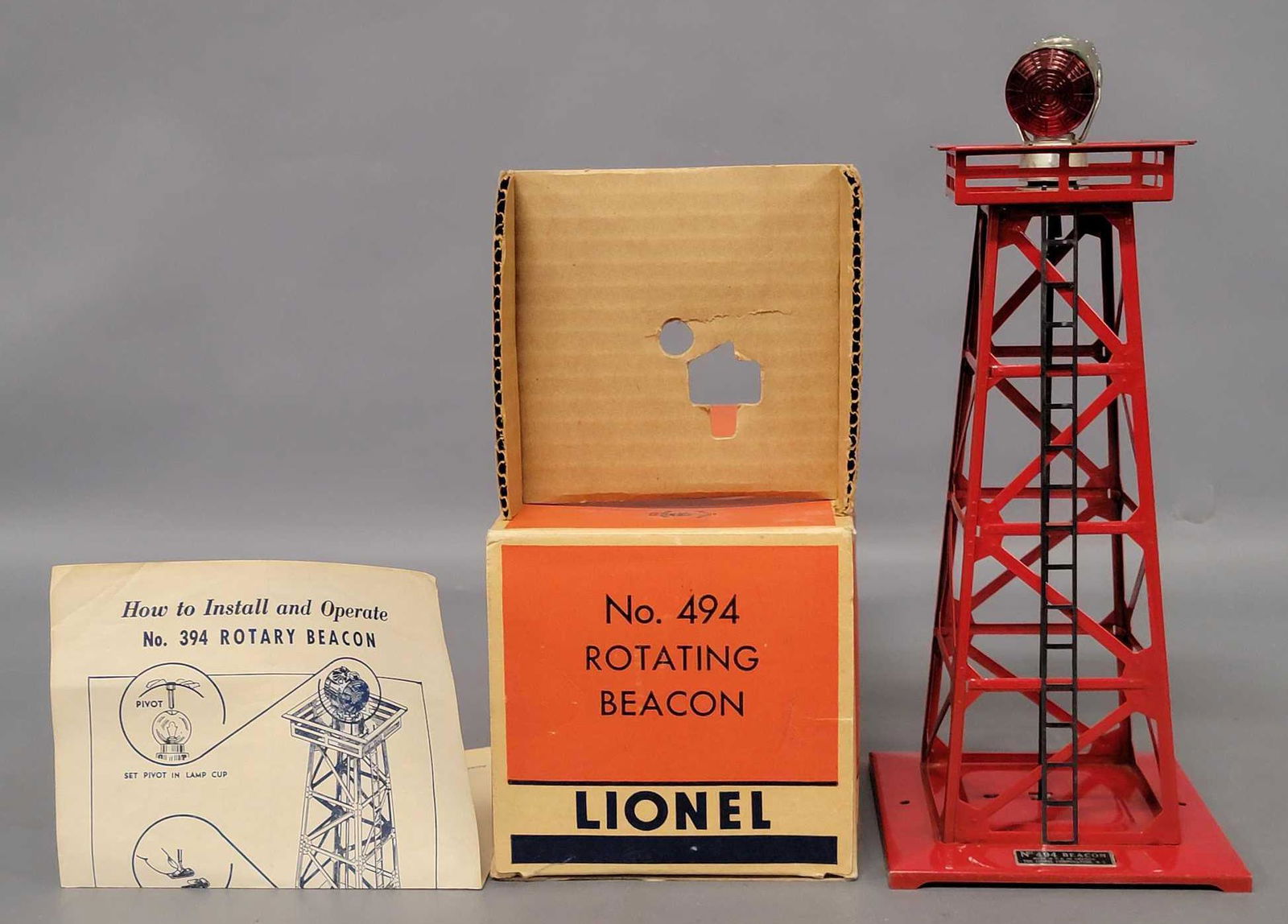 Lionel postwar 494 rotary beacon with red tower in (1 of 7)