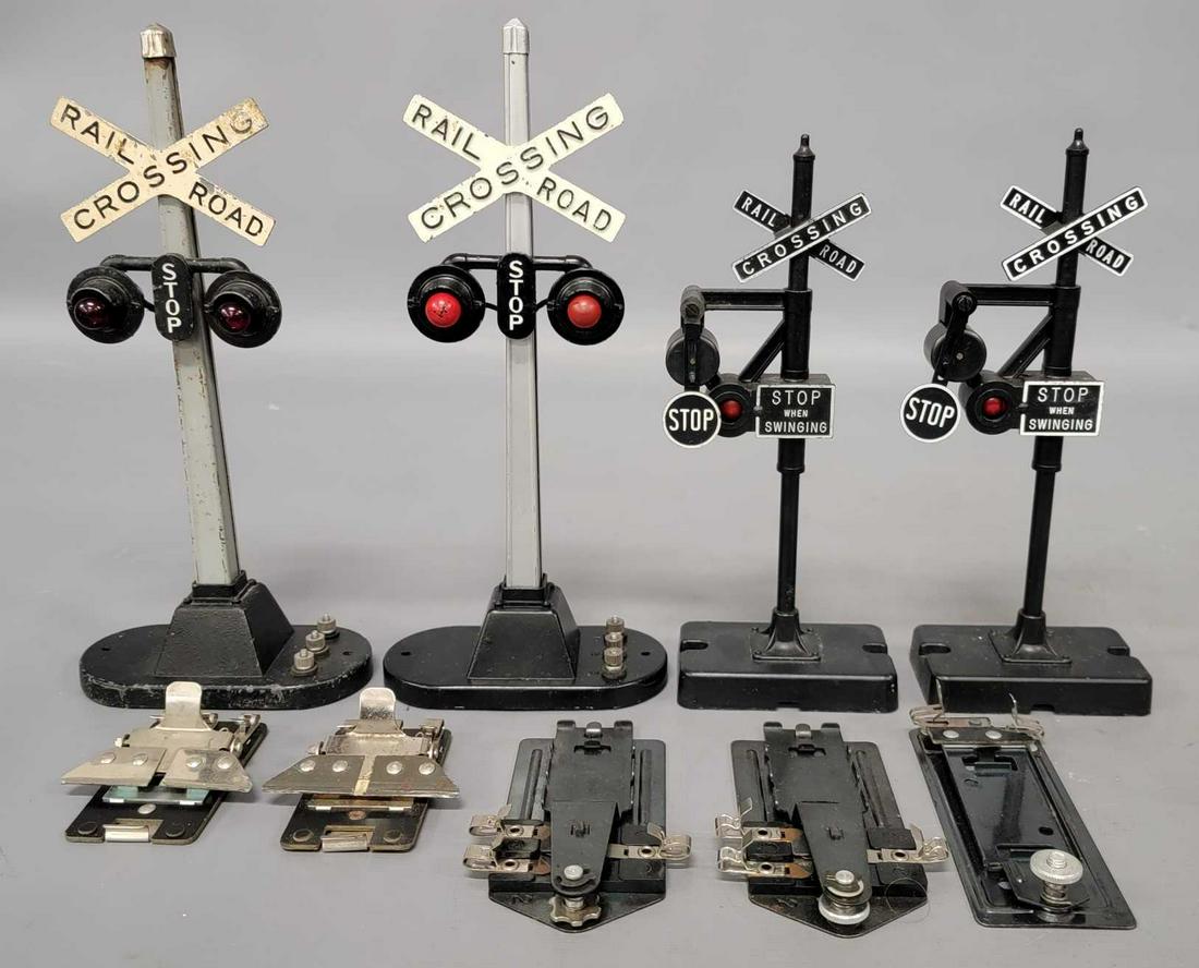 Four Loose Lionel O Gauge Accessories