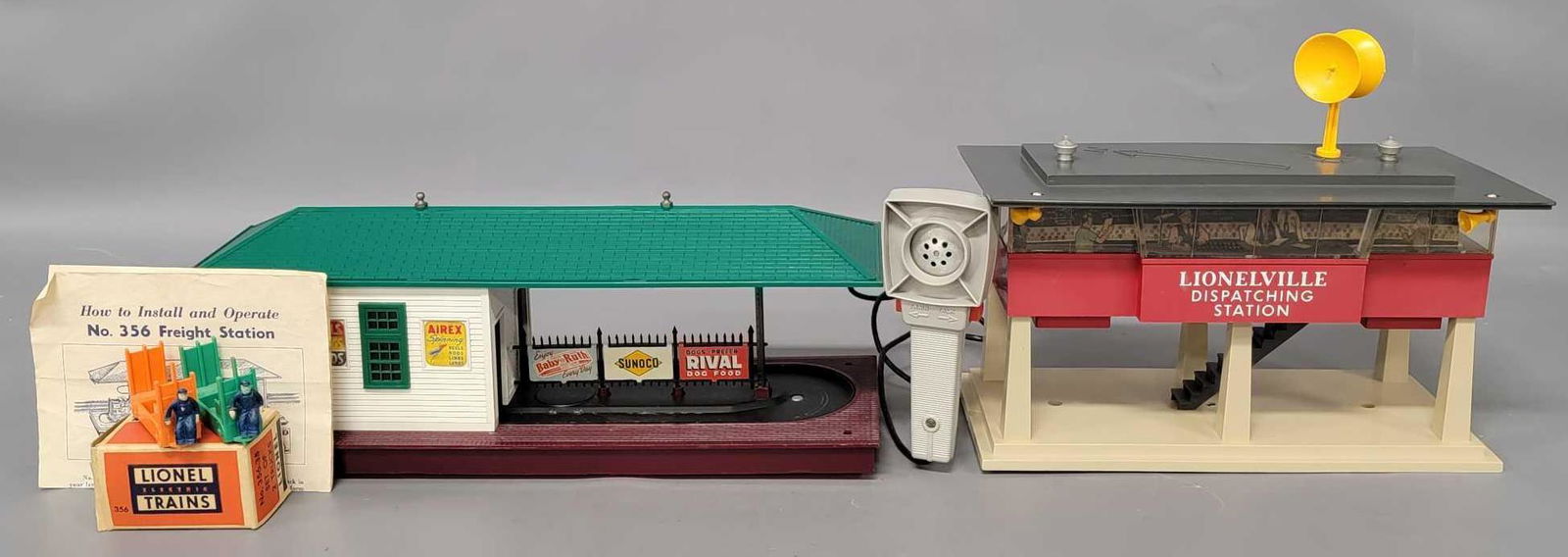 Lionel postwar O 356 and 465 accessories (1 of 8)