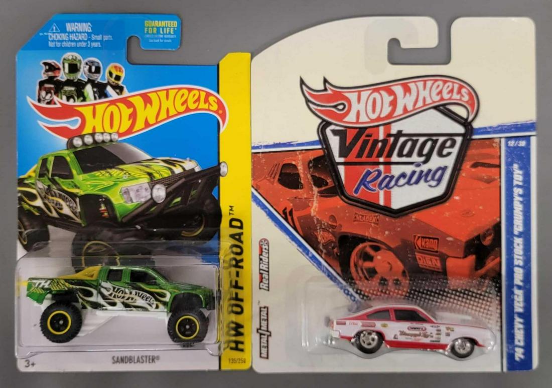 Group of two Hot Wheels on blister cards (1 of 4)