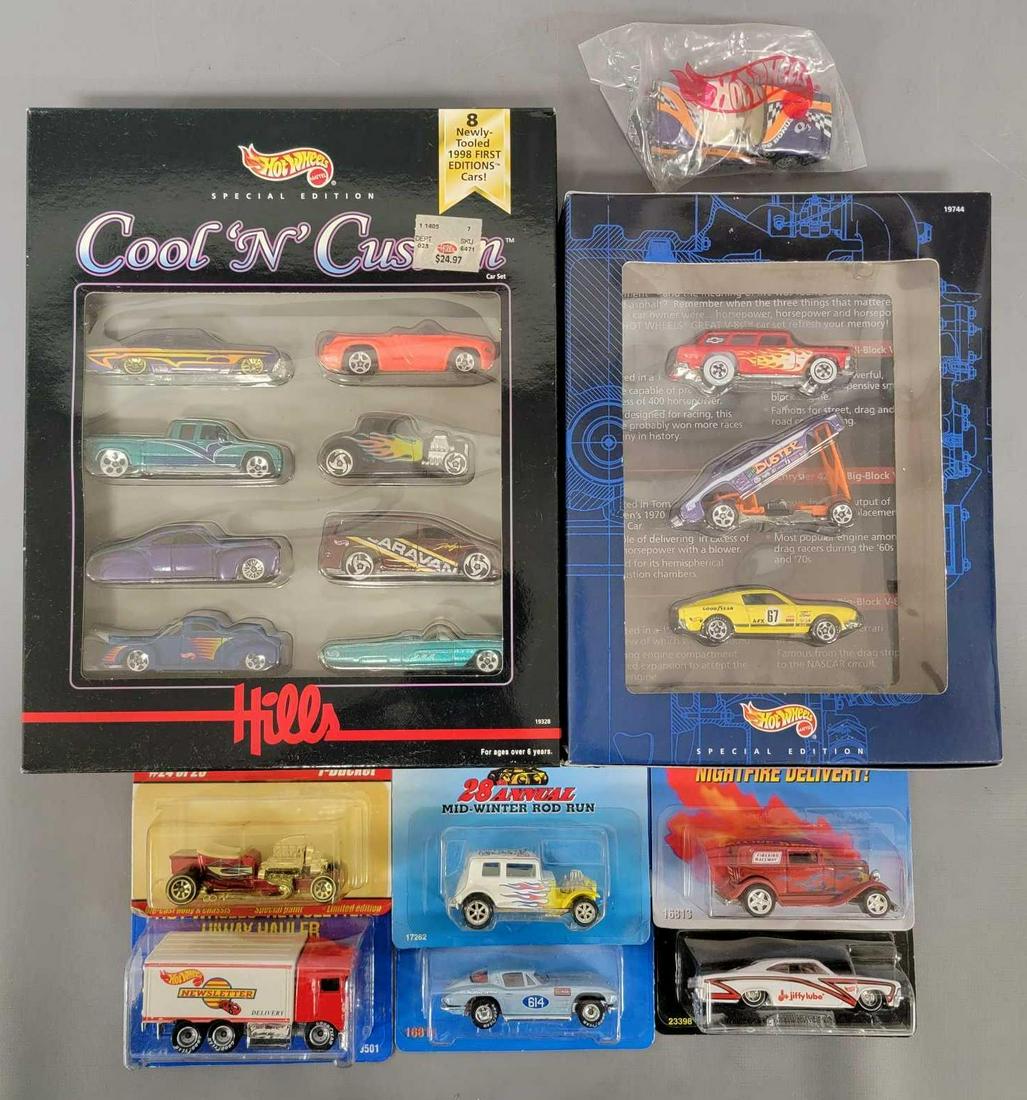 Group of nine Hot Wheels carded and box set cars (1 of 6)