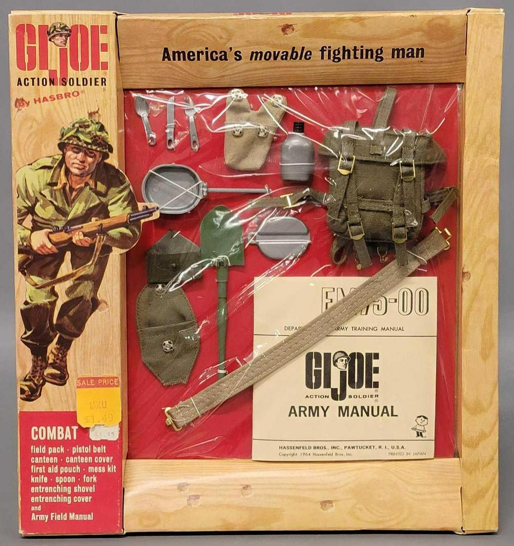 Vintage Hasbro GI Joe 7502 Action Soldier Combat pack on window box (1 of 7)