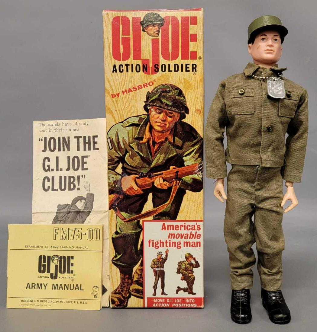 Vintage Hasbro 7500 GI Joe Action Soldier in double R folded box: Vintage Hasbro 7500 GI Joe Action Soldier in double R folded box, Joe head is brown hair is outstanding near mint, Patent pending on rear, body is clean with only one split, it is at top outer rivet o