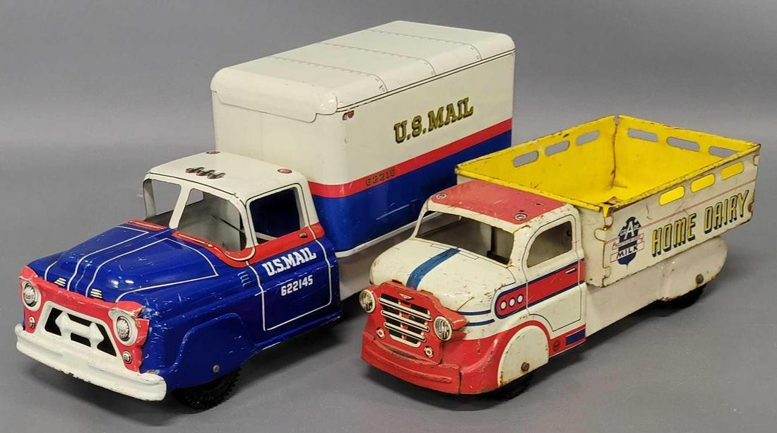Two Marx tin lithographed trucks (1 of 7)