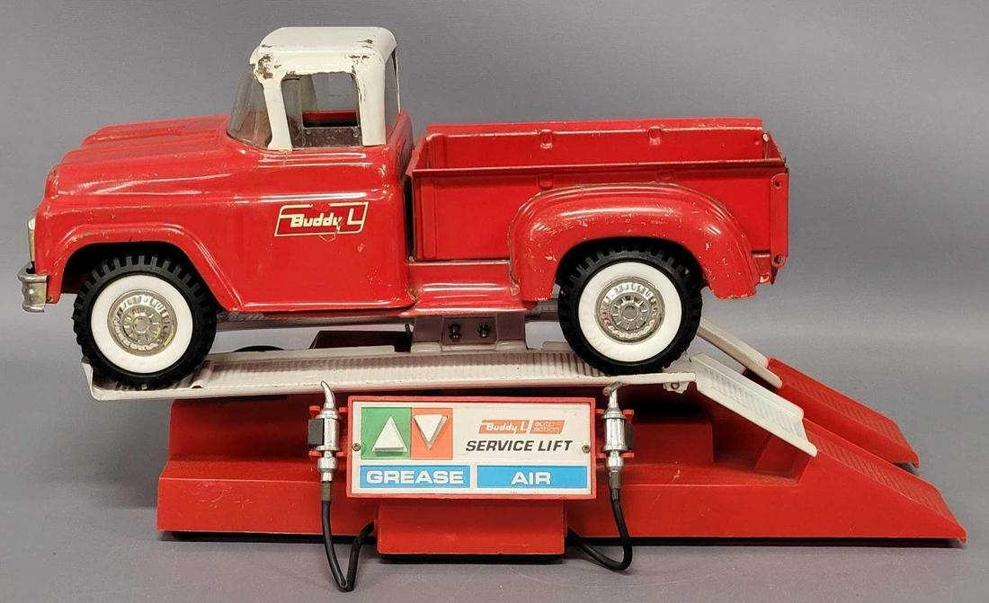 Buddy L pressed steel pickup and lift: Buddy L pressed steel pickup truck and service lift, good to very good pickup and very good to excellent service lift as seen in the photos.