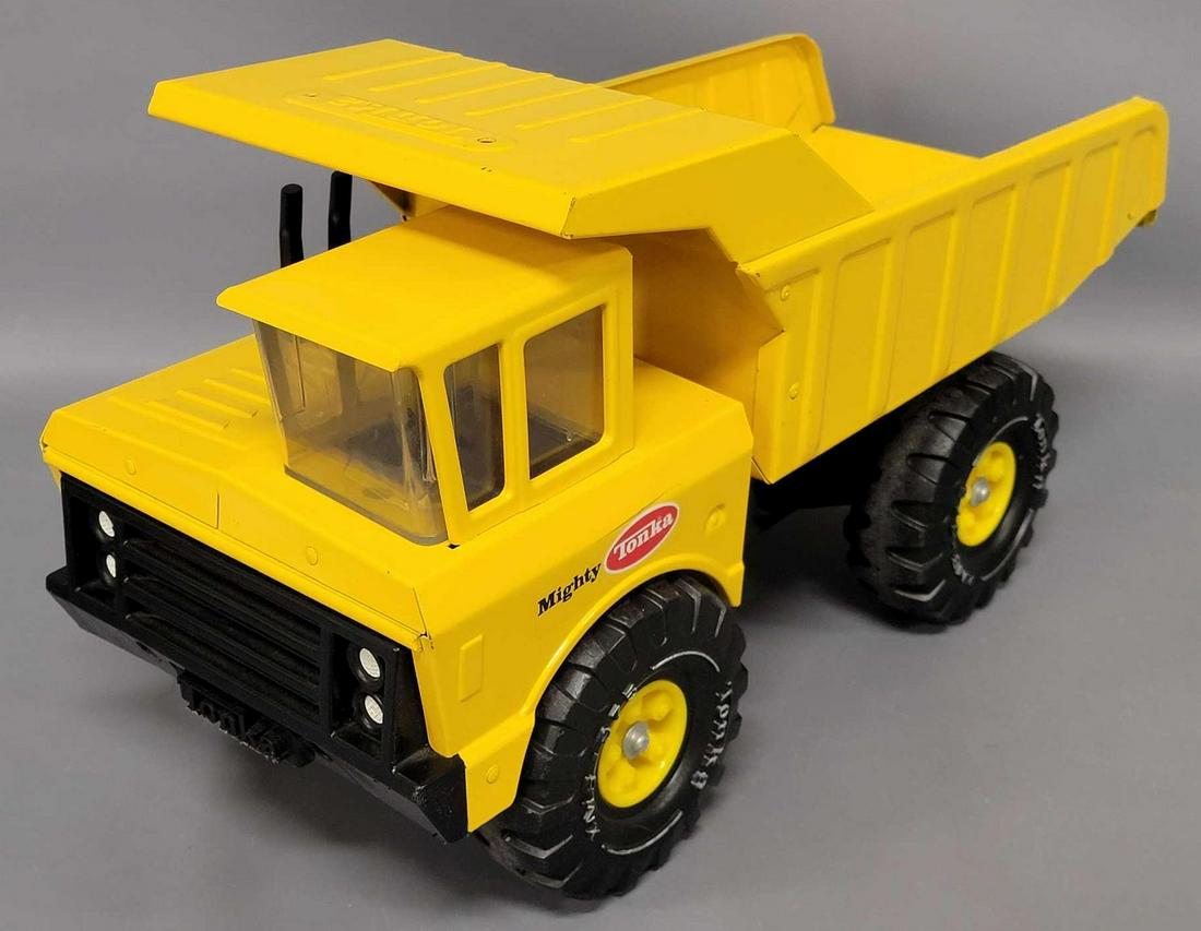 Mighty Tonka pressed steel dump truck (1 of 8)