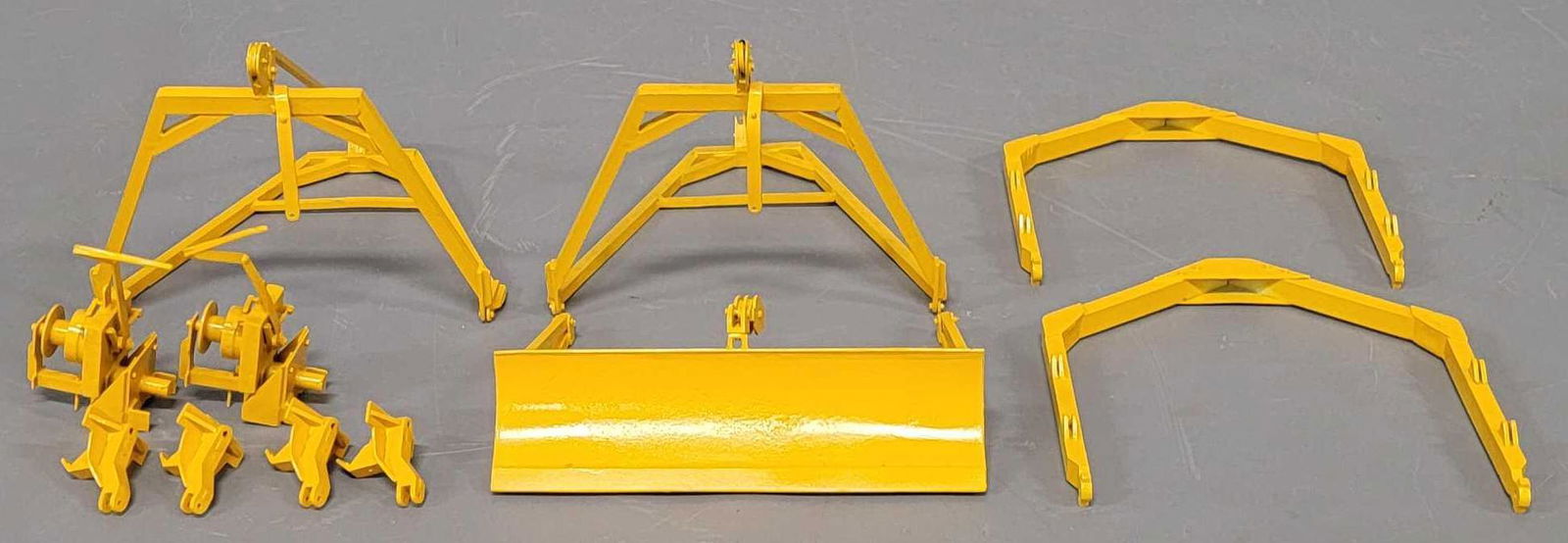 Rouch Customs 1/16 scale Gilson Riecke Cat 30 (1 of 15)