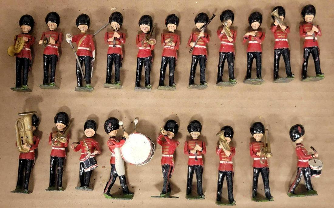 Twenty Britains Soldiers Royal Guard Marching band lead figures (1 of 3)
