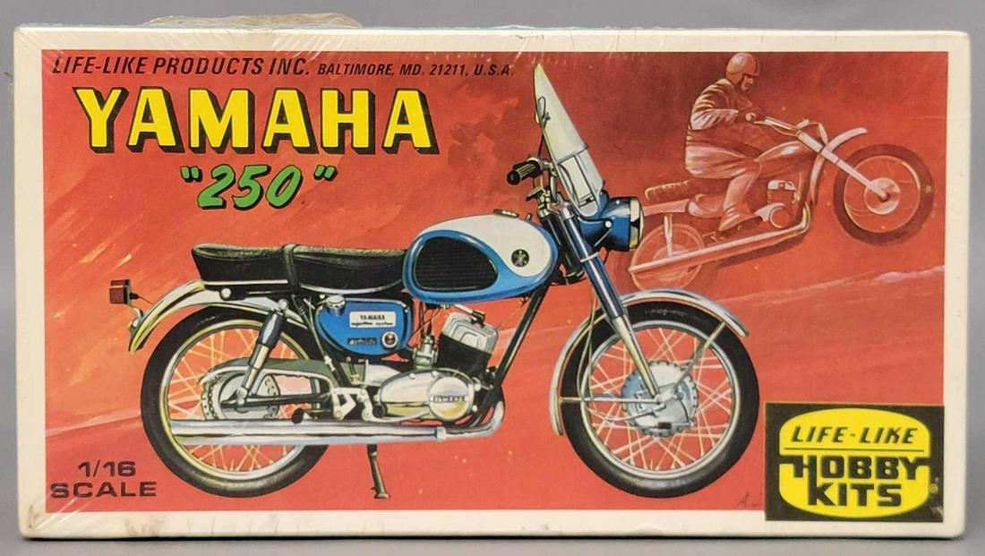 Life-Like 1/16 scale M152-130 Yamaha "250" model kit factory sealed (1 of 5)