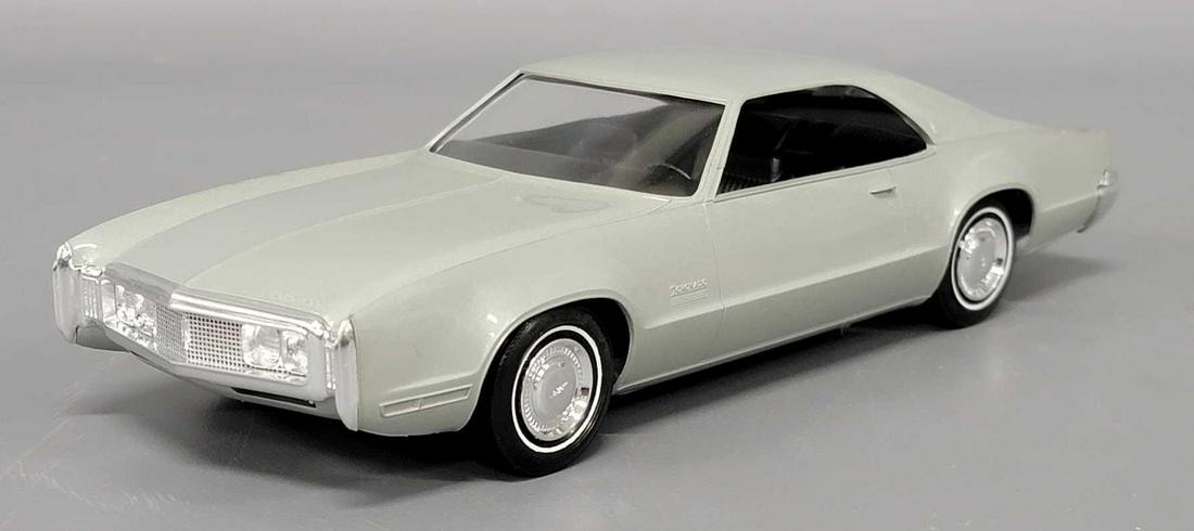 Jo-han platinum metallic 1970 Oldsmobile Toronado dealer promo coaster car (1 of 7)