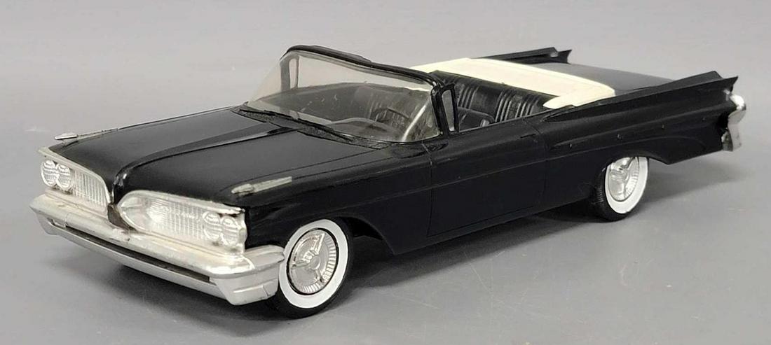 1959 black with white bonnet Pontiac Bonneville dealer promo coaster car: 1959 black with white bonnet Pontiac Bonneville dealer promo coaster car, car is excellent but is missing the driver visor, this one has a clear windshield.