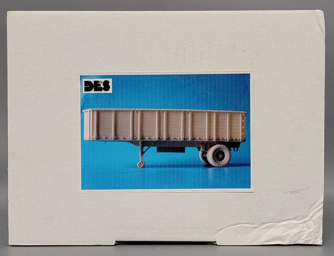 DES 1/35 scale 35084 Semi-remorque de 10 tonnes resin model kit in original box: DES 1/35 scale 35084 Semi-remorque de 10 tonnes resin model kits in original box, kit appears complete with instructions, box is excellent.