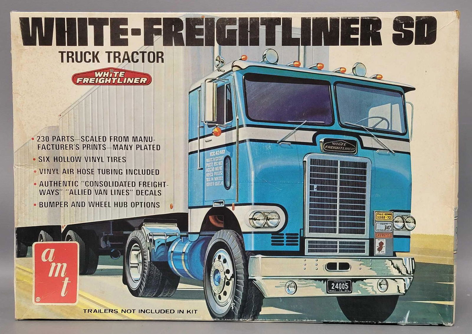 AMT 1/25 scale T530 White Freightliner SD Truck Tractor model kit in original box (1 of 4)