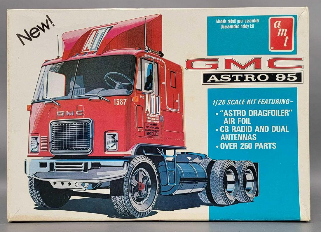 AMT 1/25 scale T510 GMC Astro 95 Truck Tractor model kit in original box (1 of 4)