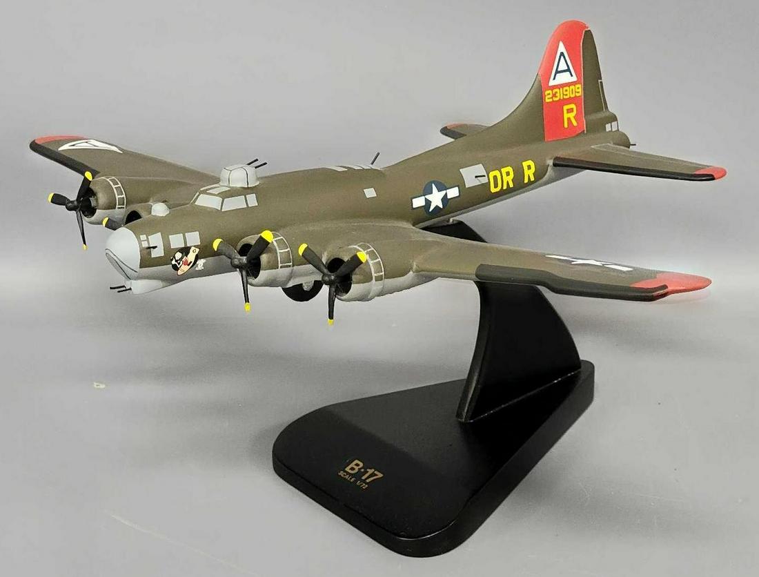 Boeing B-17 Flying Forteress 1/72 scale desk airplane wood and/or resin model (1 of 8)