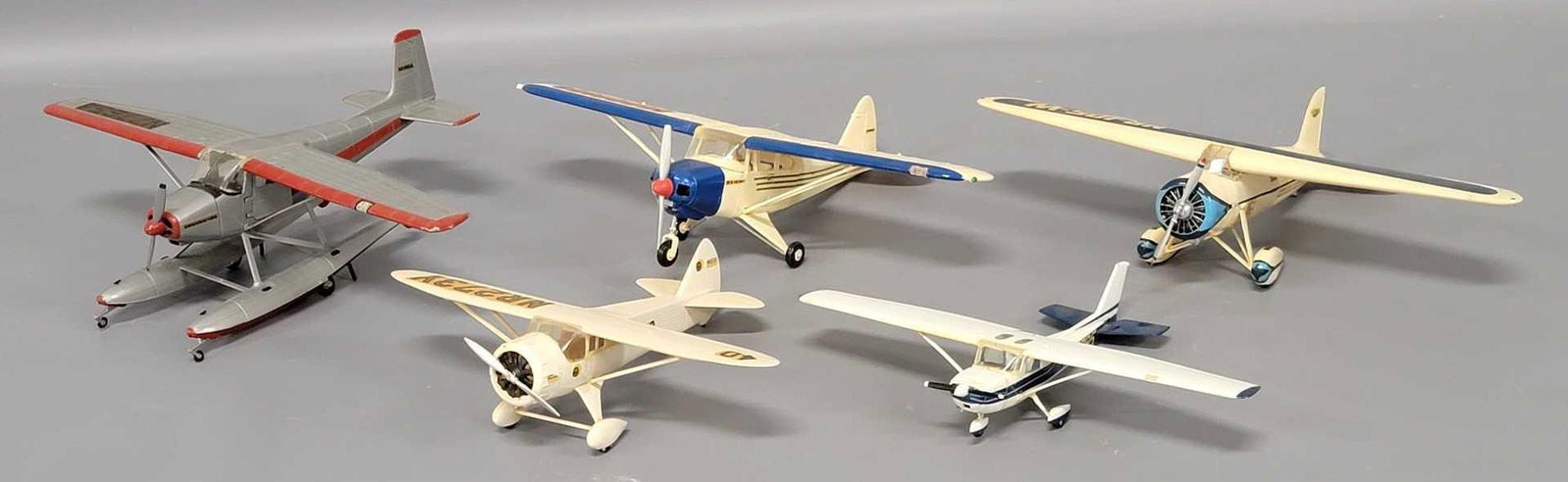 Five mixed scale built up private plane models: Five mixed scale built up private plane models, all appear complete, includes a float plane and a replica Winnie Mae.