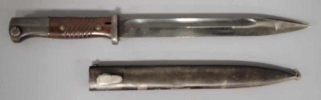 World War II era bayonet German K98 Bayonet Durkopp 1938 Non Matching scabbard: World War II era bayonet German K98 Bayonet Durkopp 1938 Non Matching, bayonet is in very good condition, it does have light surface rust on the hilt and screw, scabbard is mostly raw metal on one sid