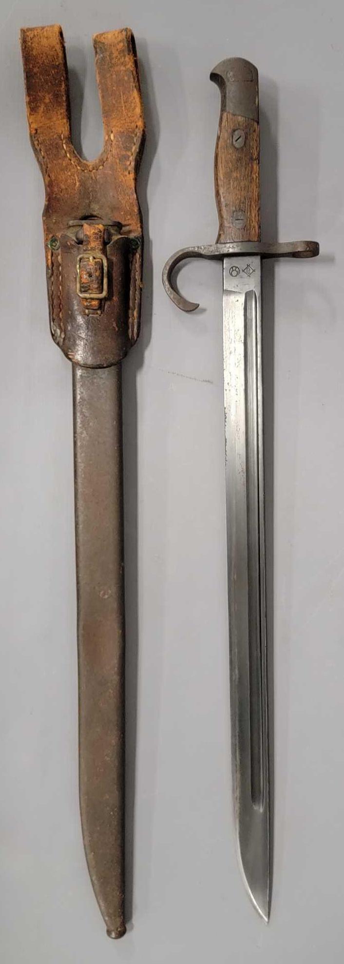 Japanese World War II Arisaka Bayonet fighting knife: Japanese World War II Arisaka Bayonet fighting knife, Japan WWII Arisaka early Type 30 bayonet by Kokura Arsenal hooked quillion, bird beak pommel, escutcheons screws on wood grips, Original early-typ