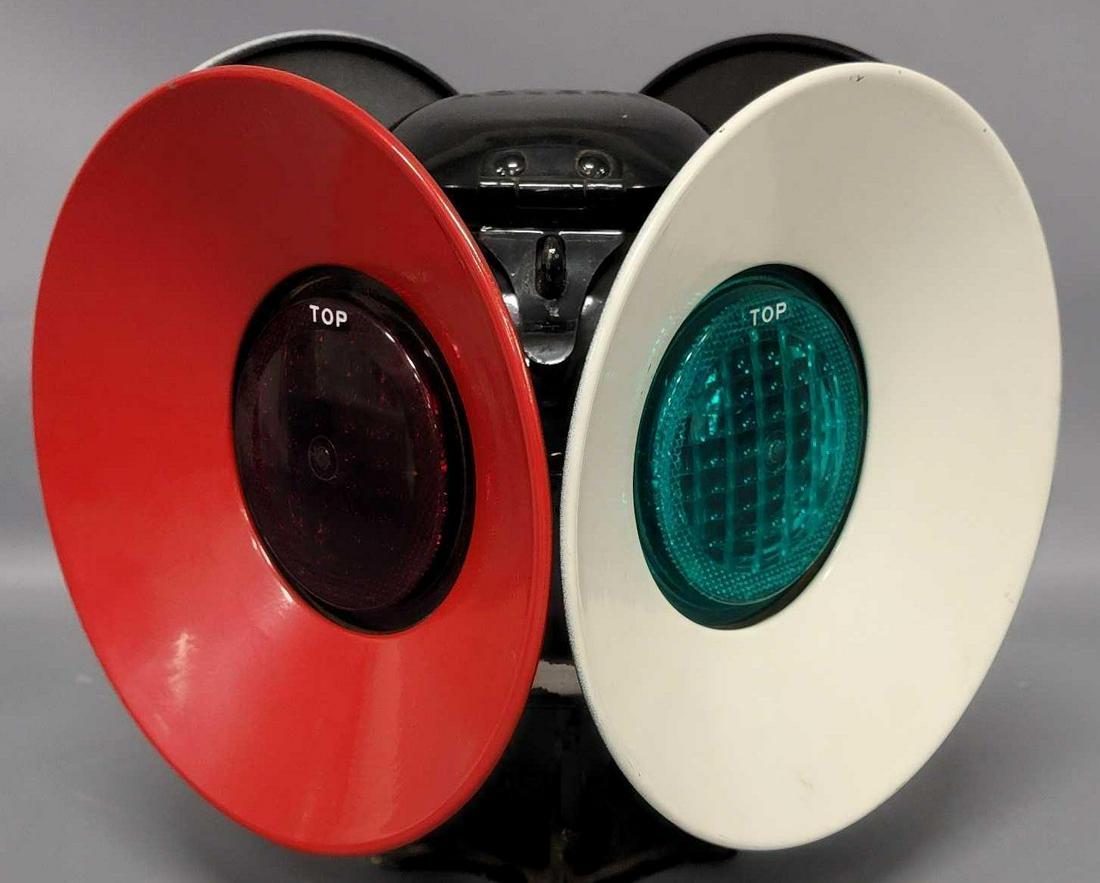 Vintage ADLAKE non-sweating mount style 1264 Lamp Railroad switch lantern Chicago: Vintage ADLAKE non-sweating mount style 1264 Lamp Railroad switch lantern Chicago, in excellent condition with a few minor scratches, appears complete ready to be wired.