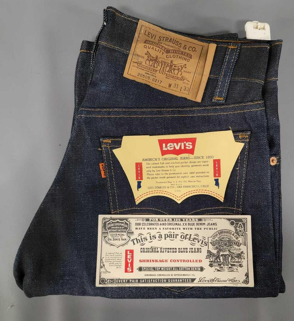 New old stock Levis men's 31x33 505 jeans: New old stock Levis men's 31x33 505 jeans, jeans have never been washed or worn, still have all original tags, including an ink security tag as these were bought at a close out sale for a defunct