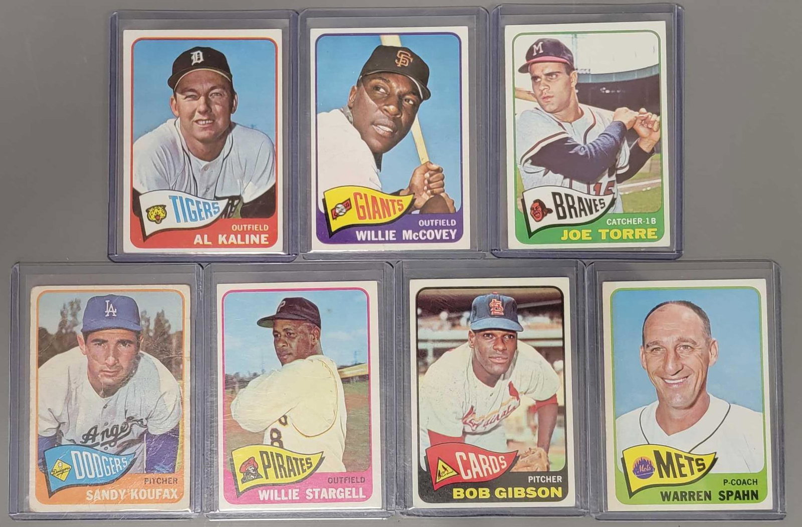 Seven 1965 Topps baseball cards stars: Eight 1965 Topps baseball cards, includes #130 Al Kaline , #176 Willie McCovey, #200 Joe Torre, #205 Warren Spahn, #300 Sandy Koufax, #320 Bob Gibson and #377 Willie Stargell, the Sandy Koufax is poor