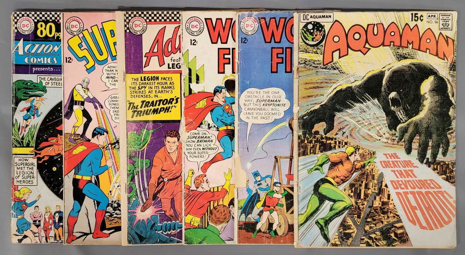 Six assorted DC comic books (1 of 6)