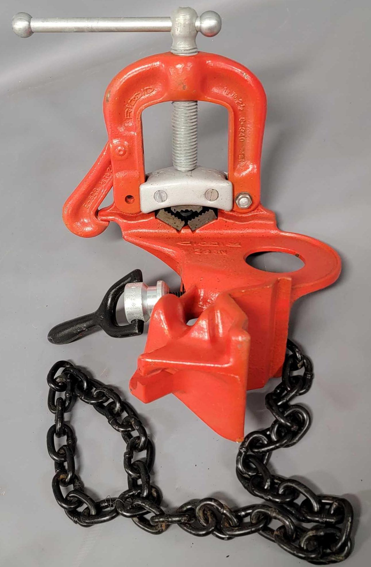 Ridgid No. 62 Bench yoke pipe vise w chain 1/8 inch to 2 inch (1 of 9)