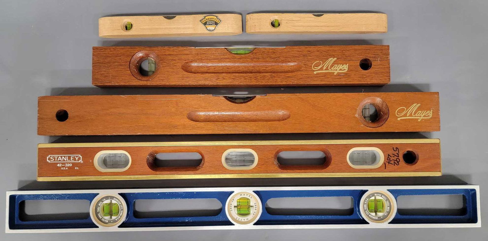 Six levels including Stanley and Mayes: Six levels including Stanley and Mayes, includes wooden Mayes in 18 and 24 inch sizes, a 24 inch wood and brass Stanley 42-320 and an aluminum 2828 28 inch Mayes, all are in excellent working conditio