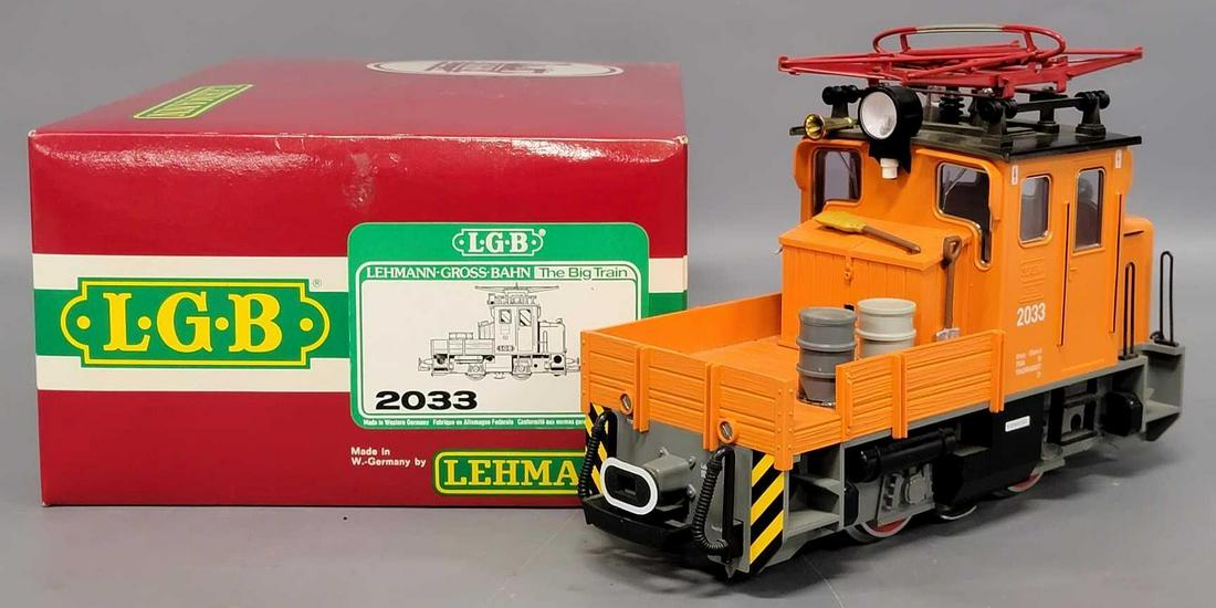 LGB G Gauge 2033 MOW Electric Work Engine w/Flashing Lights in original box: LGB G Gauge 2033 MOW Electric Work Engine w/Flashing Lights in original box, lightly run, C7 though barrels have come unglued, easy fix, engineer is loose in cab as well, this one was displayed and ha