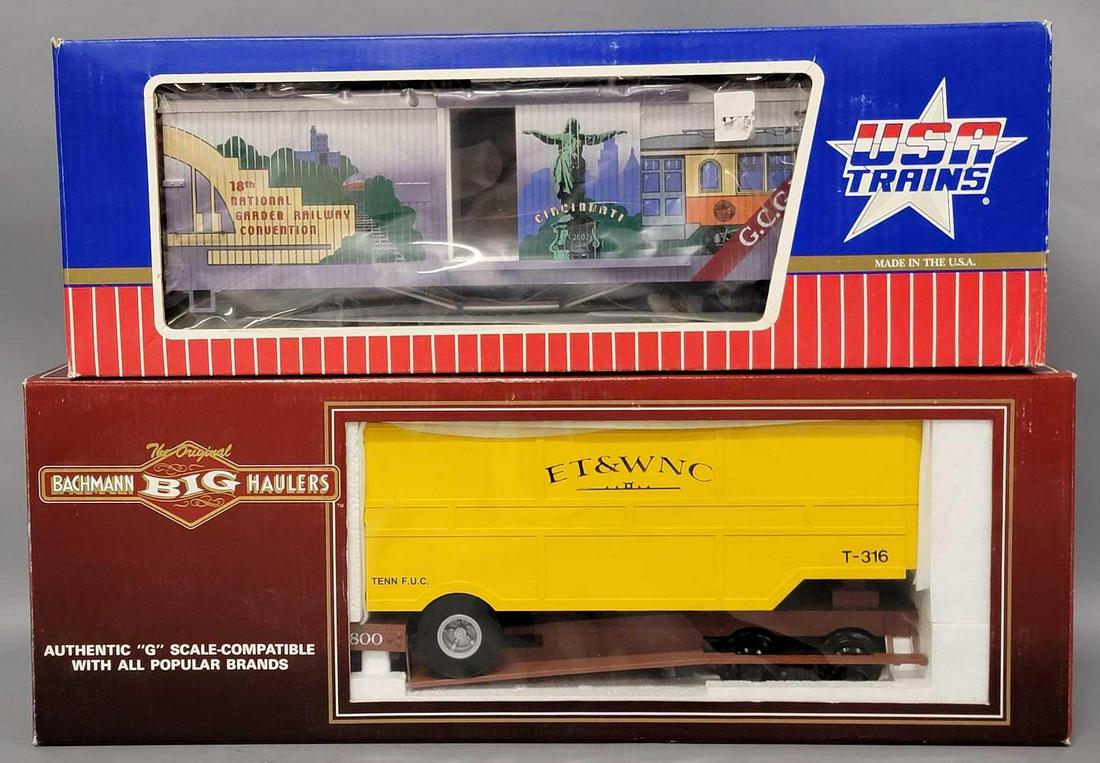 Two mixed maker G Gauge train cars in original boxes: Two mixed maker G Gauge train cars in original boxes, includes USA Trains 18th National Garden Railway Convention decorated box car and a Bachmann Big Haulers #98320 Flat car with closed trailer, both