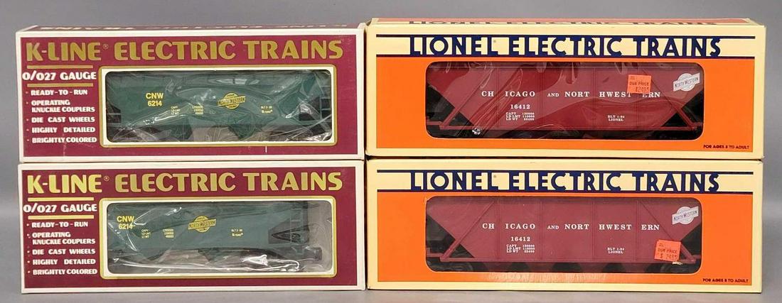 Four mixed maker O Gauge freight train cars in original boxes: Four mixed maker O Gauge freight train cars in original boxes, includes two Lionel 16412 Chicago & North Western four-bay covered hoppers and two K-Line Chicago North Western covered hoppers, all 