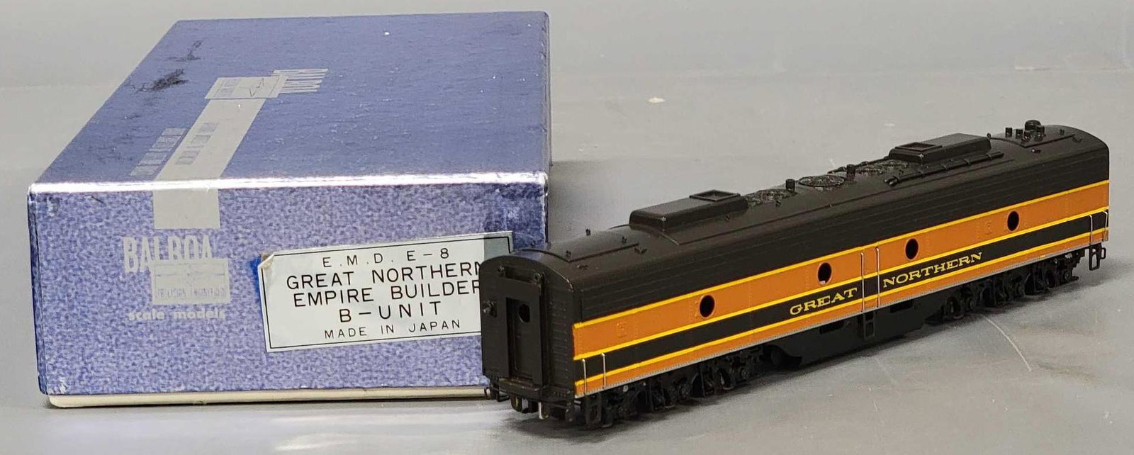 Balboa brass painted HO EMD E8B Great Northern diesel locomotive in original box: Balboa brass painted HO EMD E8B Great Northern diesel locomotive in original box, unit is excellent C7, needs one coupler and handrails installed (they are included), comes in a very good original box