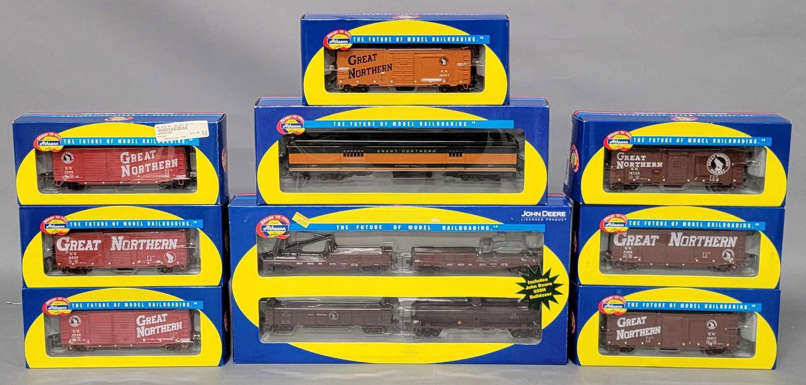 Twelve RTR Athearn HO Great Northern freight cars in original boxes (1 of 6)