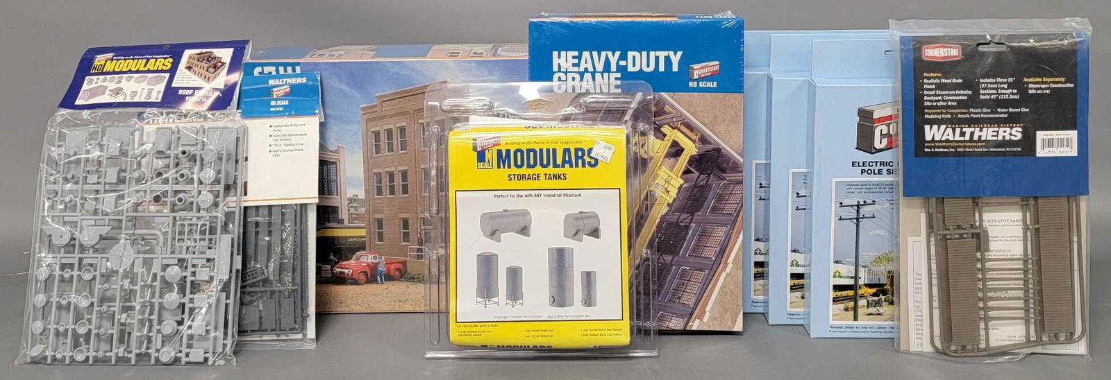 Nine Walthers Cornerstone HO scale buildings and accessory kits (1 of 7)