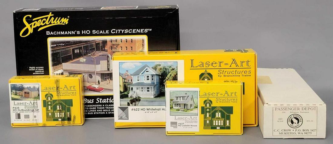 Five assorted manufacturer HO scale building kits in original boxes (1 of 5)