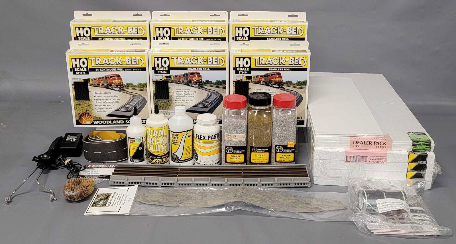 Large collection of mostly Woodland scenics HO scale track landscaping materials (1 of 8)