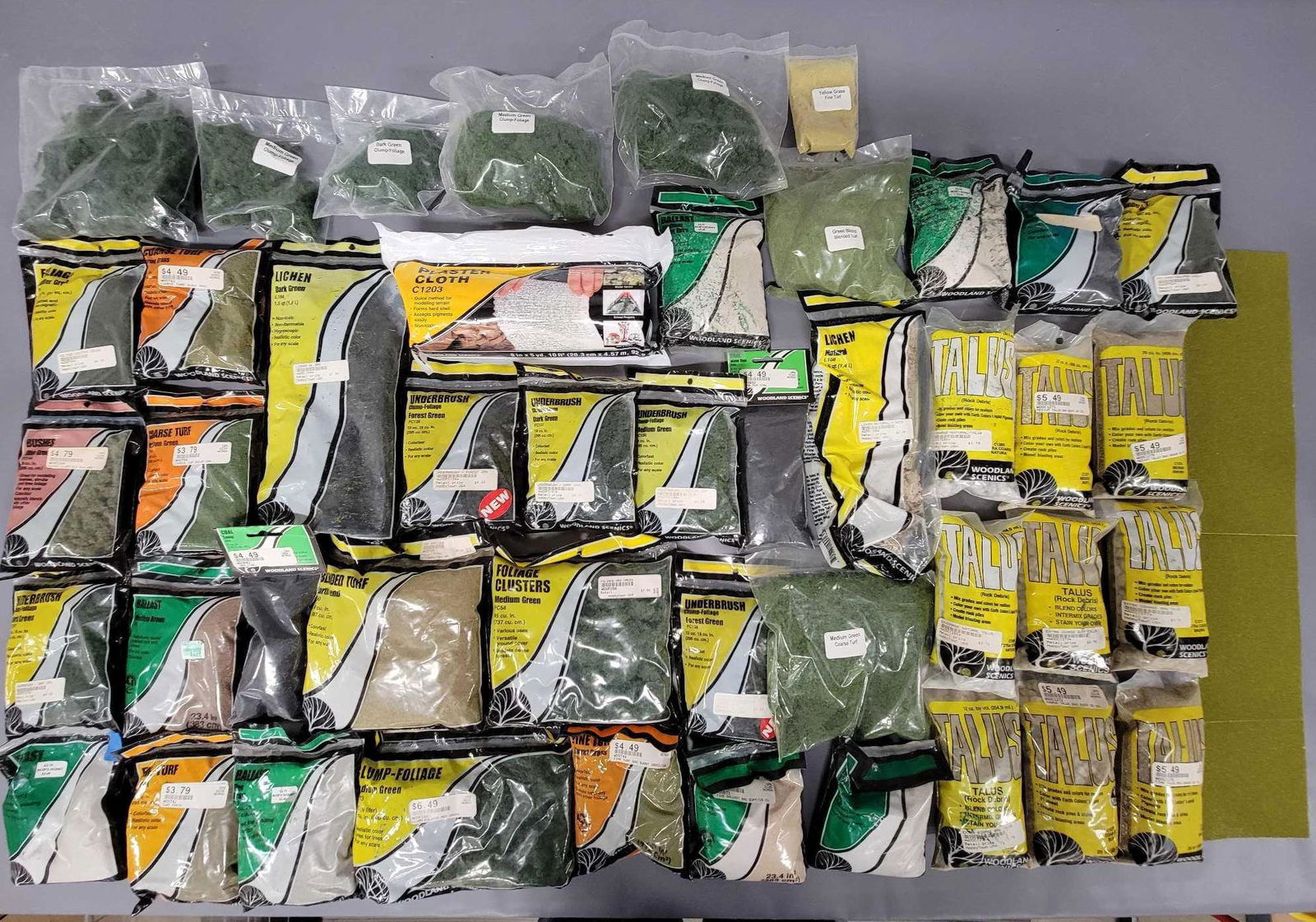 Large collection of Woodland Scenics HO scale landscaping material (1 of 5)