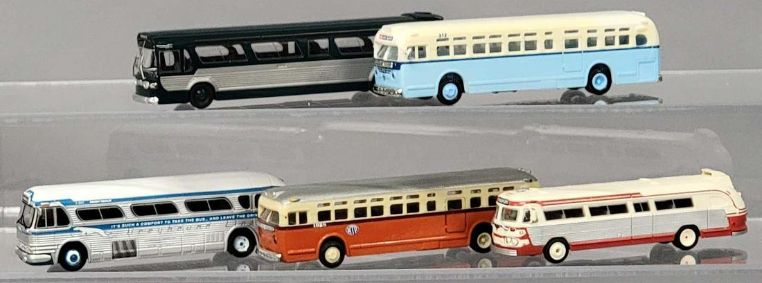 Five mixed maker HO scale busses (1 of 8)