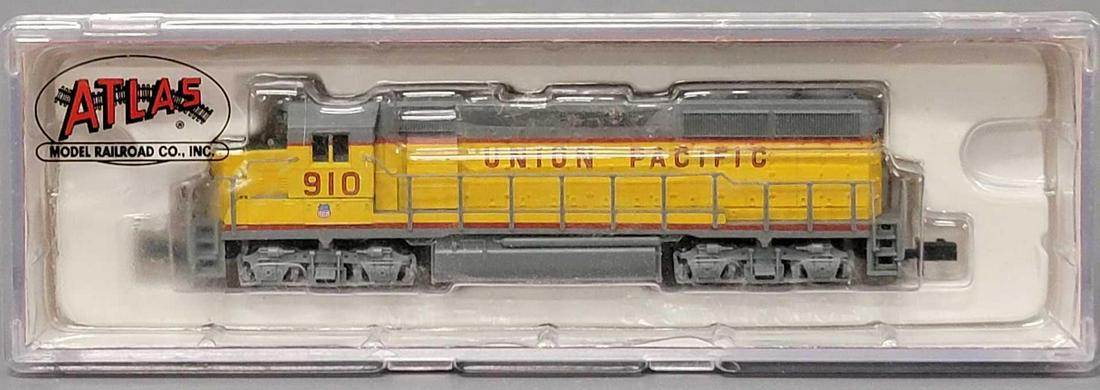 Atlas N scale Union Pacific GP-40-2 in original box (1 of 8)