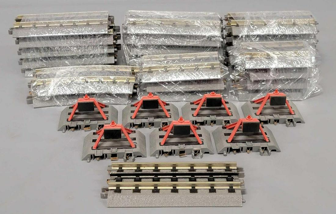 Collection of MTH Realtrax O scale track pieces and accessories (1 of 4)