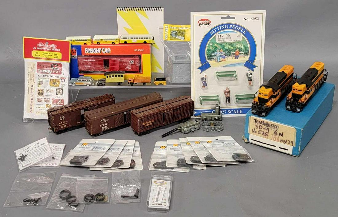 Collection of HO, O and N scale train locomotives cars and accessories (1 of 10)