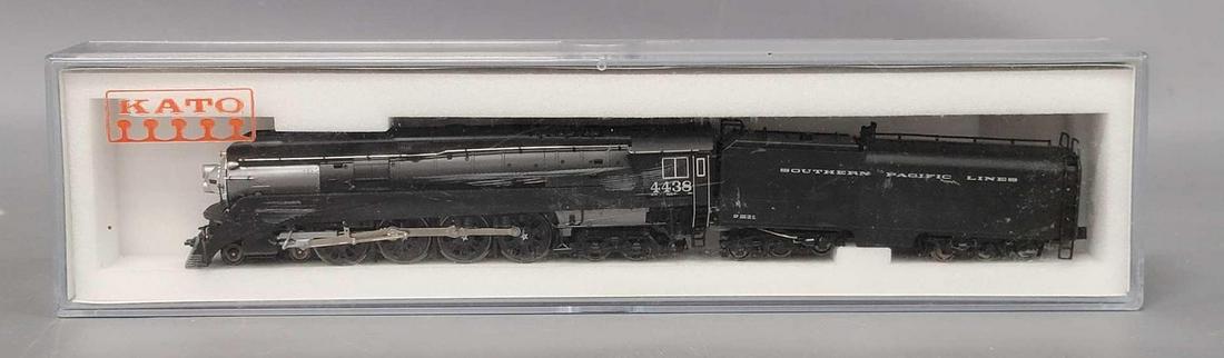 Kato N scale 4-8-4 GS-4 Southern Pacific locomotive and tender in original box (1 of 9)
