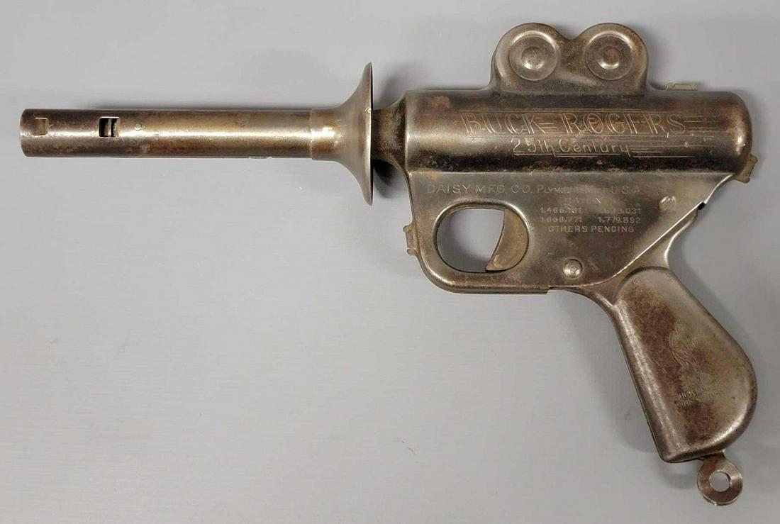 Vintage Daisy Buck Rogers 25th Century 1943 XZ-31 ray gun: Vintage Daisy Buck Rogers 25th Century 1943 XZ-31 ray gun, I believe this is an example of the first toy ray gun that was ever commercially produced for retail sale, it is in very good condition but i