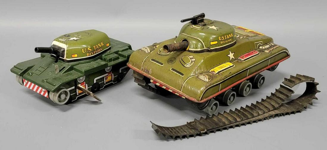 Two Marx tin litho US Tank Division wind up toys (1 of 8)