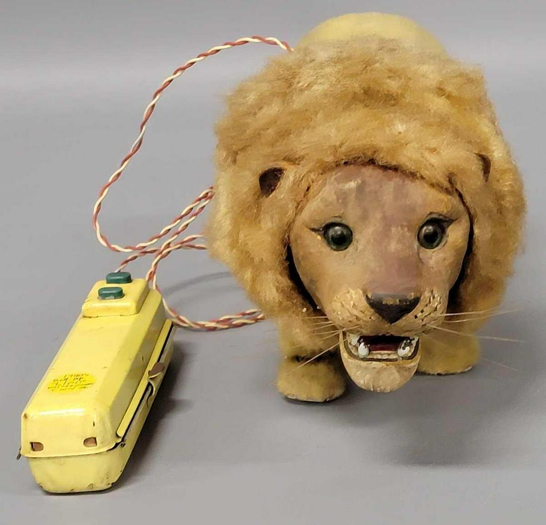 Vintage 1950s battery operated remote control Lion (1 of 8)