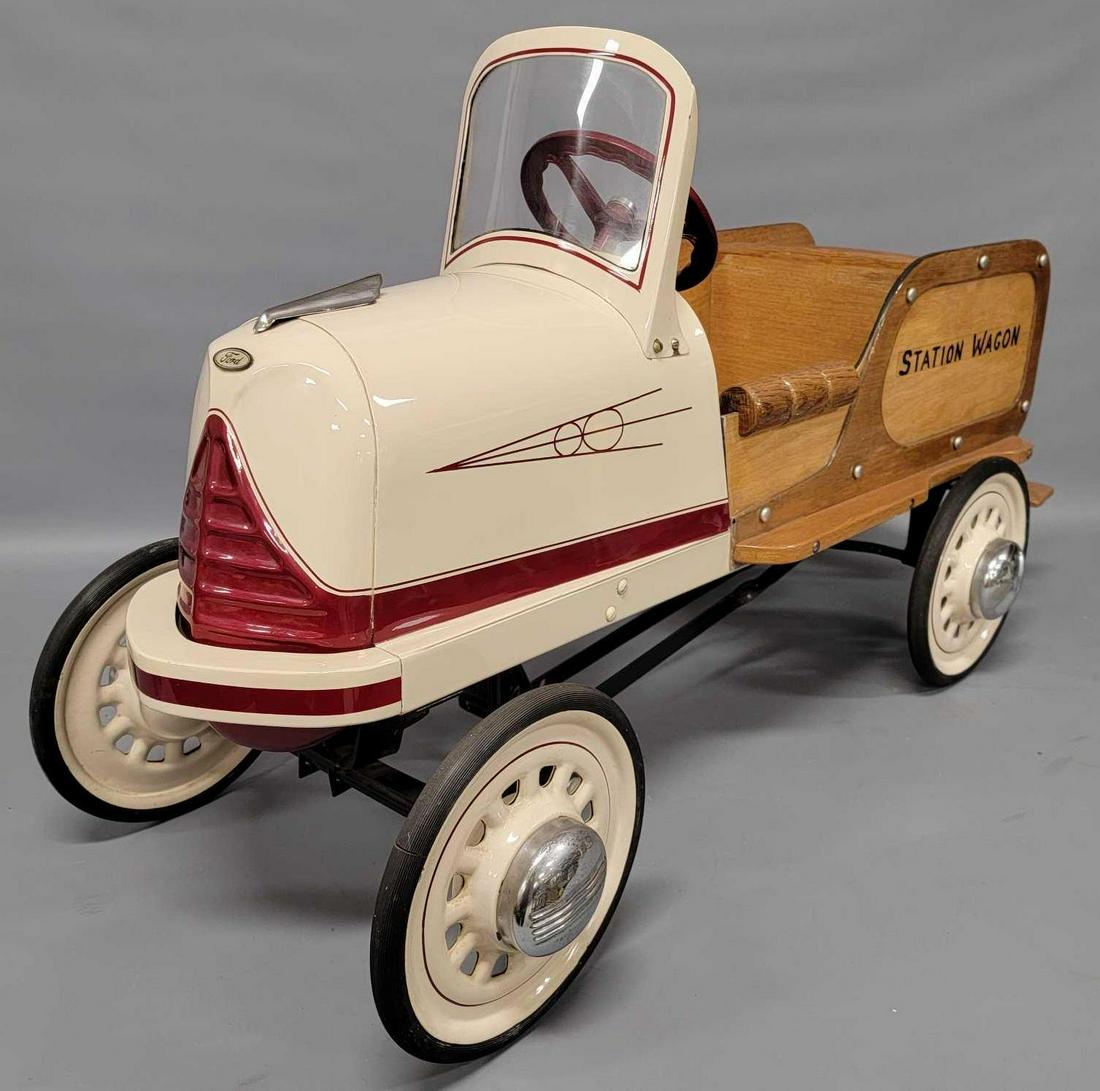 Restored Garton 1936 Ford station wagon pedal car (1 of 8)