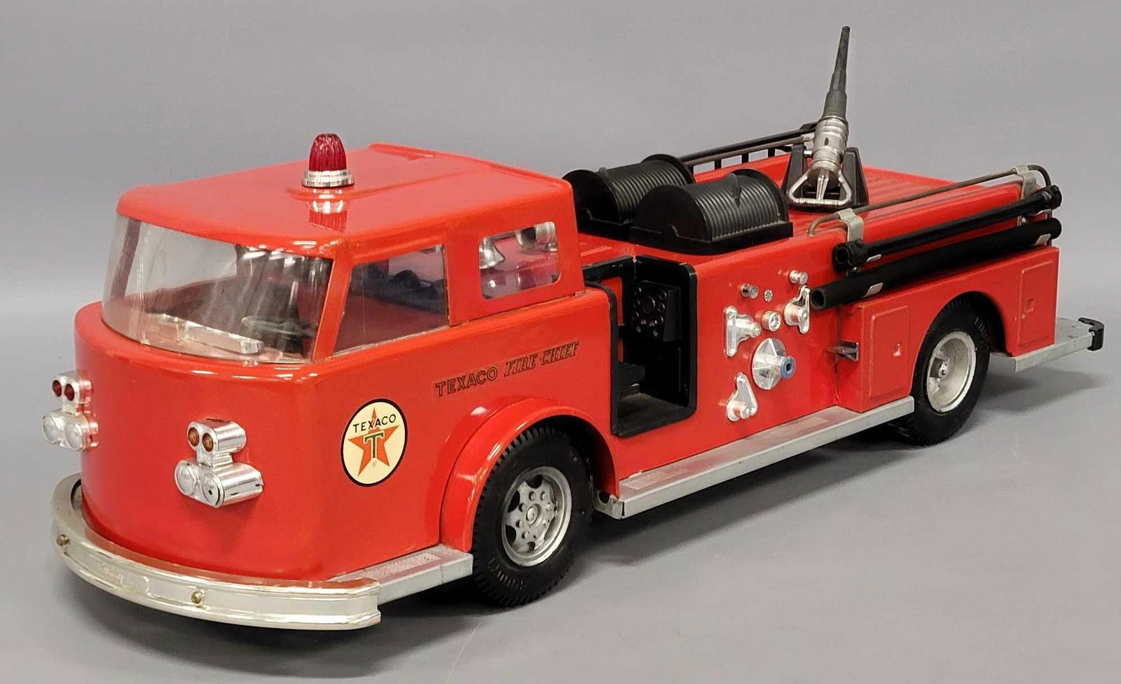 Buddy L Texaco Fire Chief truck: Buddy L Texaco Fire Chief truck, in excellent condition, original ladders are here and one hose is original while the other is a Tonka hose.