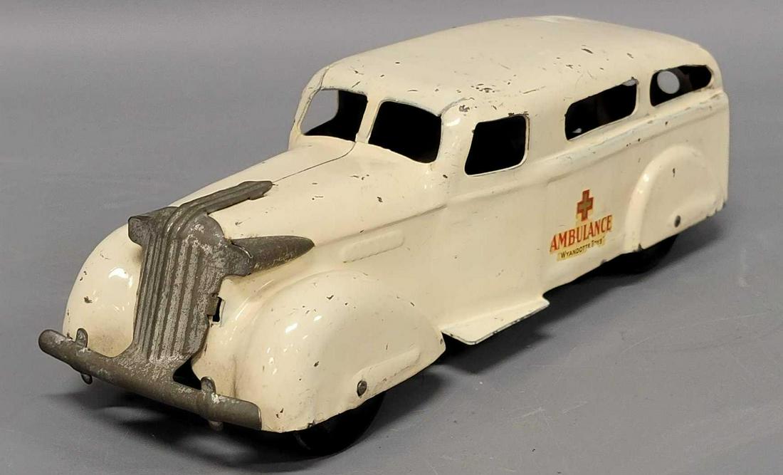 Vintage Wyandotte pressed steel Ambulance (1 of 8)
